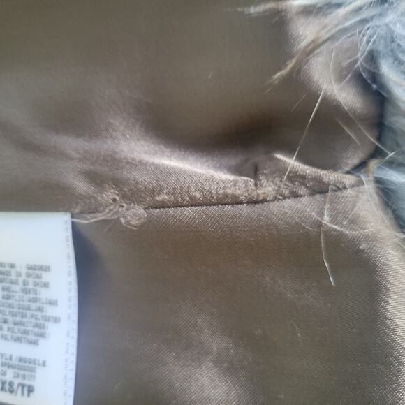 Y2k GUESS Faux Coyote Fur Vest Tan XS NWT Mob Wife Heritage Boho Festival - Picture 6 of 16